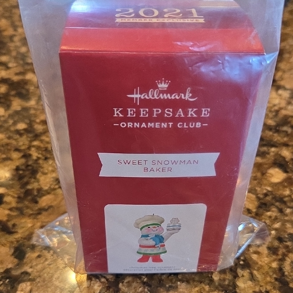 Hallmark Keepsake "Sweet Snowman Baker" Ornament